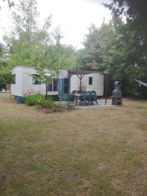 mobile home dans jardin à 4km de la mer